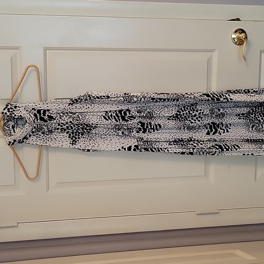 Oops California black and white print dress Size 5/6
